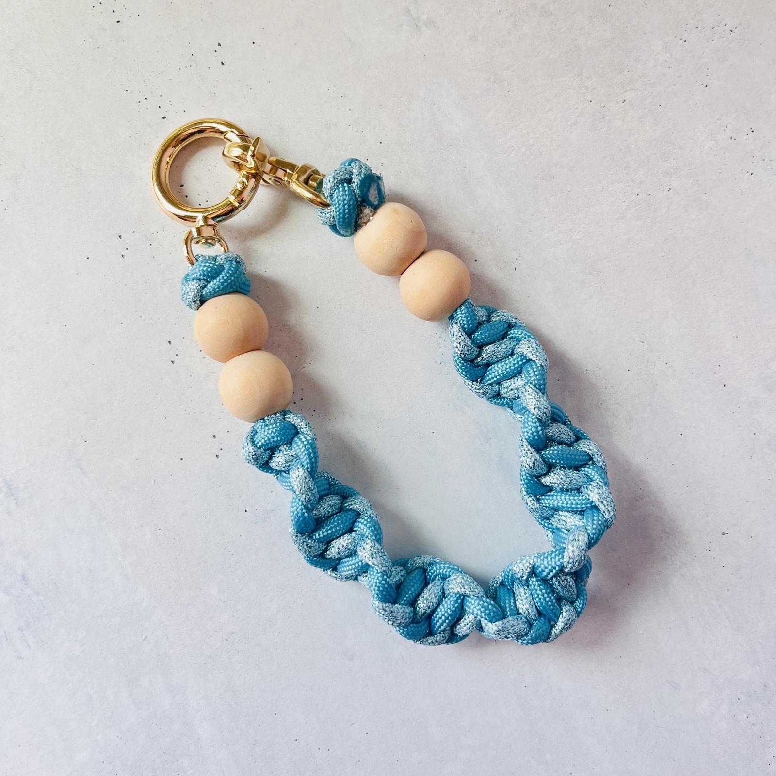 ターコイズブルーのパラコードストラップ - わたしのパラコード