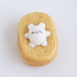 卵焼きの上で眠るうさぎ