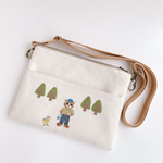 刺繍　2wayポーチ&サコッシュ＊ハイキングねこちゃん　三角木の下