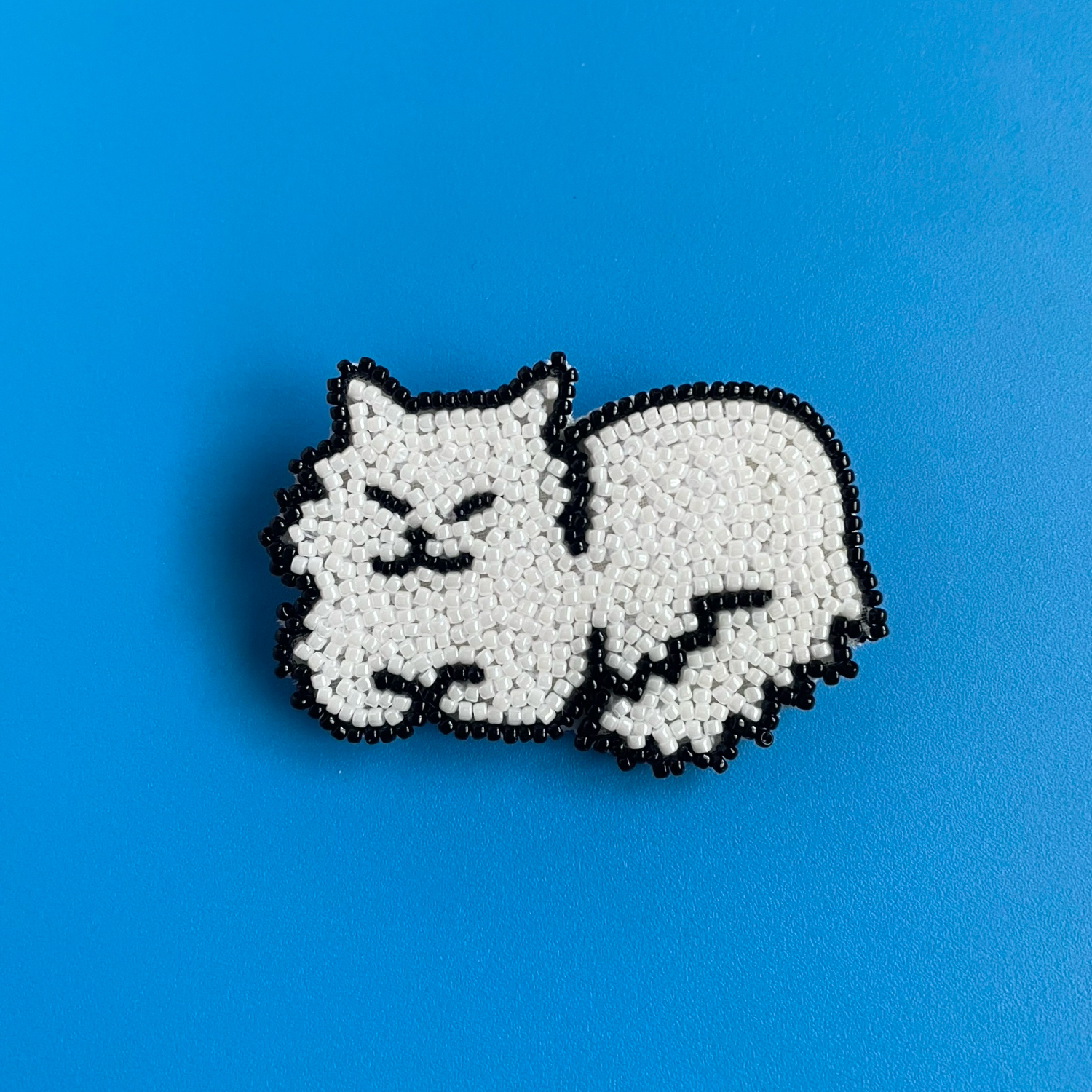 ☆再販☆肖像画風ネコのビーズ刺繍ブローチ（ブルー