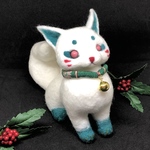 ◆ぽってり　二尾白狐　南天　幻獣　【羊毛フェルト人形】ミドリ色　