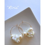 花とパールのフープピアス