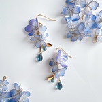 水彩のネモフィラ  ピアス/イヤリング  ディップアート アメリカンフラワー ワイヤー レジン 青 推し活 紫 ブルー デート お呼ばれ 春 