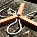 コンパクトに畳める木の鍋敷き