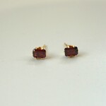 天然石　モザンビーク産ガーネットのレクタングルピアス6×4mm 