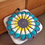 レトロでカラフルなお花円座　  yweg