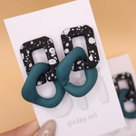 🆕´-(black×blue)ラバーaccessory 大ぶり イヤリング変更可能 くすみブルー マット 軽い スプレー柄 ペイント柄