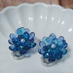 雫みたいな青いお花のイヤリング（クリップイヤリング）