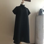フレンチリネンバイオウォッシュ加工（黒）で作ったハイネックフレアワンピース