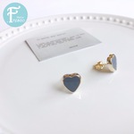 【人気！】ハートのプチピアス グレー 夏 金属アレルギー対応 チタン 樹脂ピアス イヤリング 樹脂ノンホール ステンレス