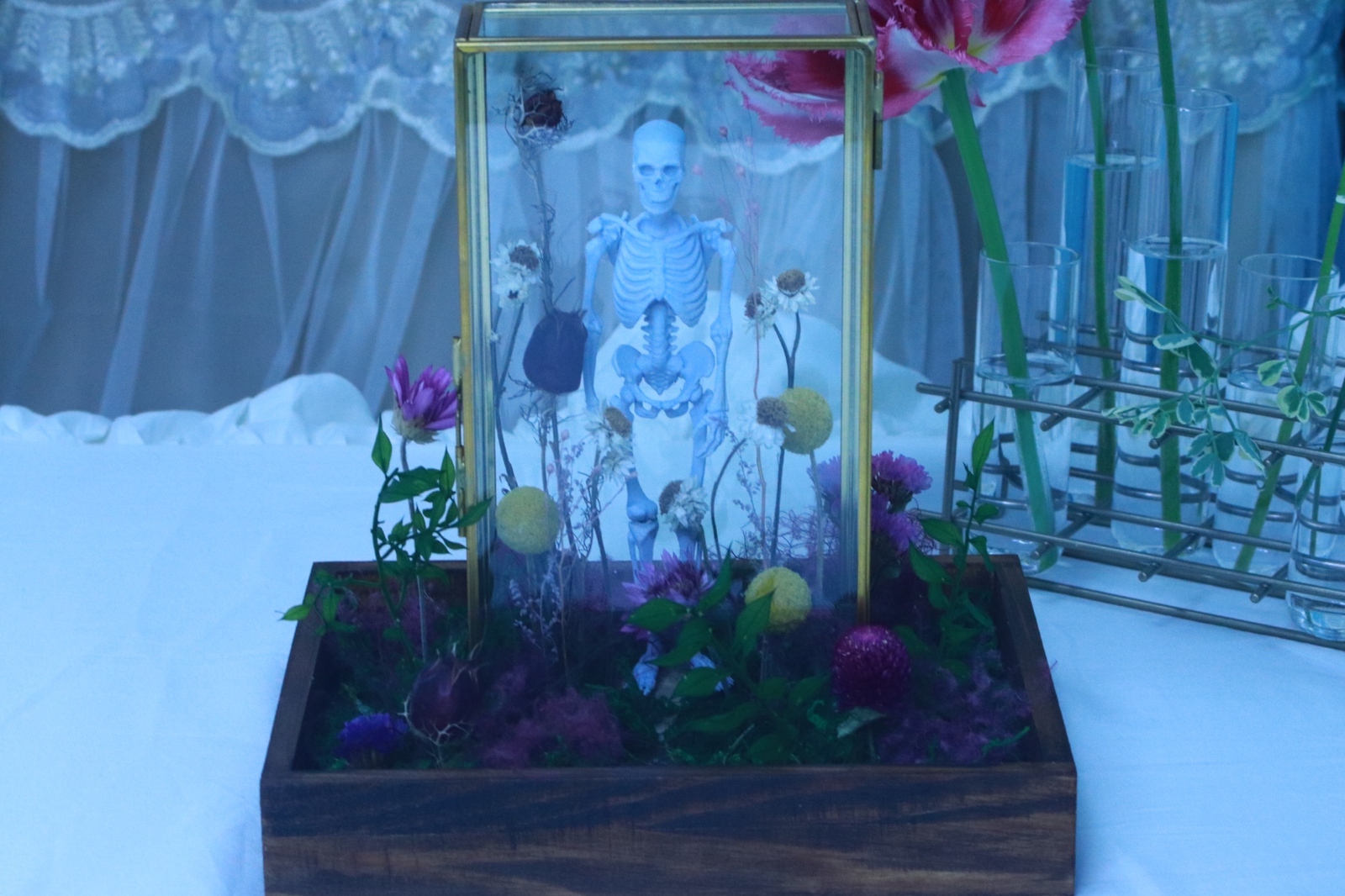 ガラスの花棺桶のアレンジメントオブジェ・立体物