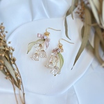 鈴蘭の花束 ピアス/イヤリング  ディップアート アメリカンピアス ワイヤー 成人式 結婚式 花嫁 ブライダル ウェディング 春 グリーン パール 緑揺れ ブーケ ホワイト 贈り物 誕生日 プレゼント