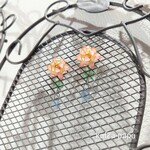 水滴滴る蓮のピアス