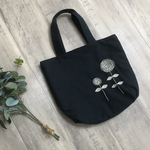 手刺繍 ぐるぐるお花 の ちょこんと トートバッグ