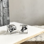 炭のキューブピアス「SUMIKOMI」