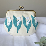 すずらんの刺繍がま口（生成り）