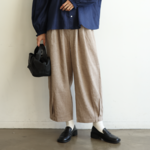 楽してお洒落が叶う　足さばきを軽快にしてくれるロングパンツ　コットンリネン　薄茶色 240506-1