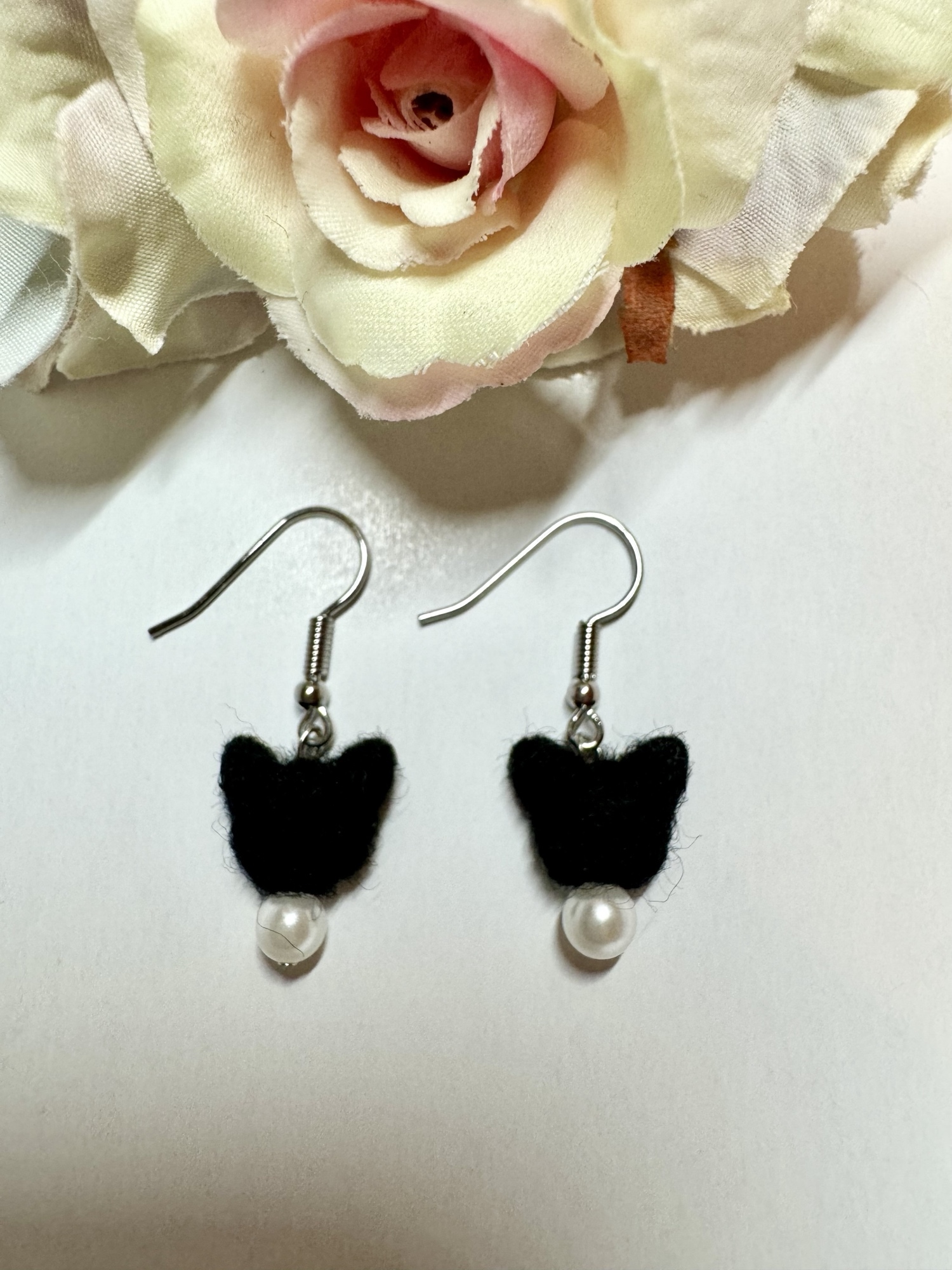 羊毛フェルト トイプードルのピアス - GREENHARMONY'S GALLERY | minne