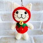 ☆12ac56様　お取り置き品☆～いちごかぶり猫～ストラップ