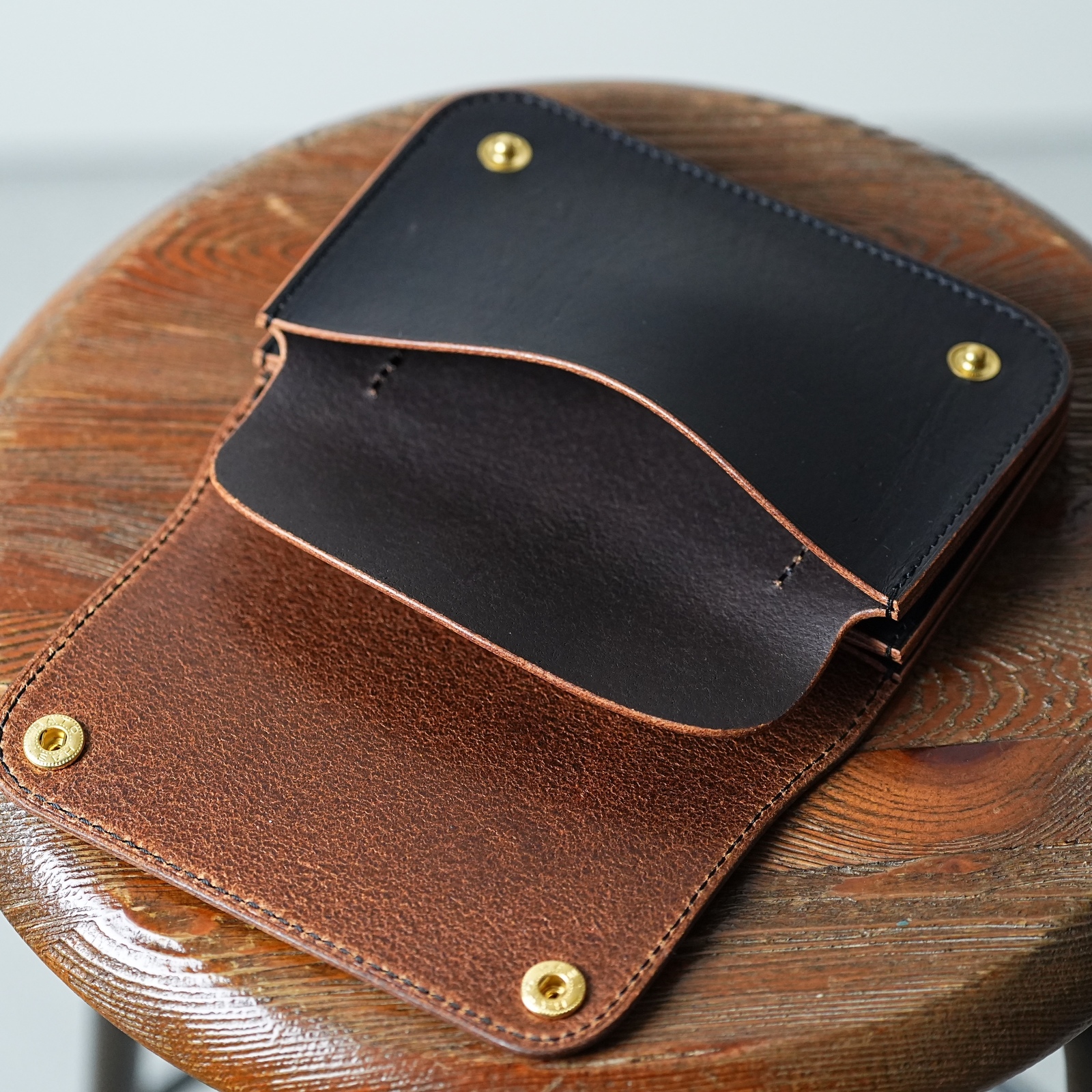 ミドル トラッカーウォレット / Middle Tracker Wallet < 茶芯