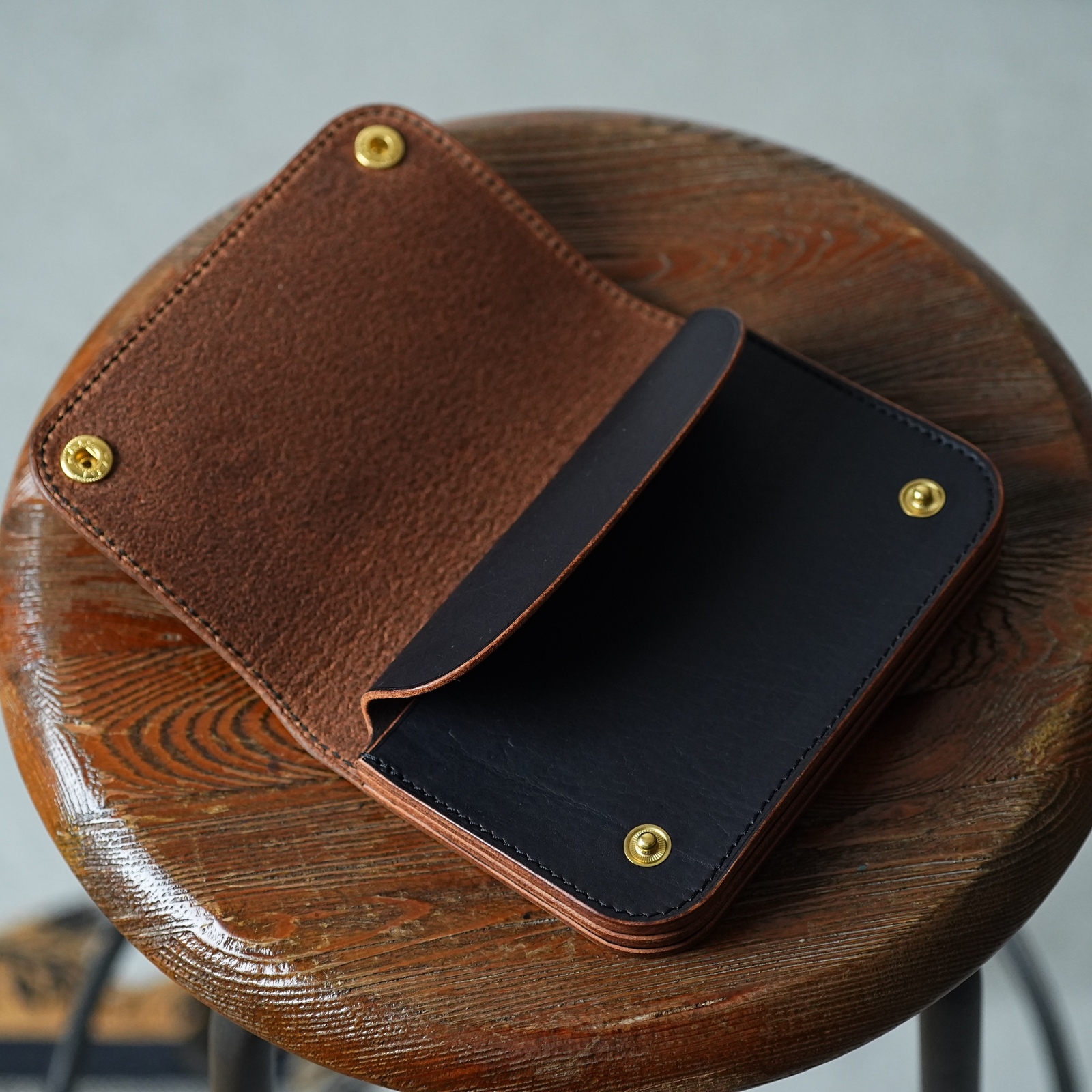 ミドル トラッカーウォレット / Middle Tracker Wallet < 茶芯