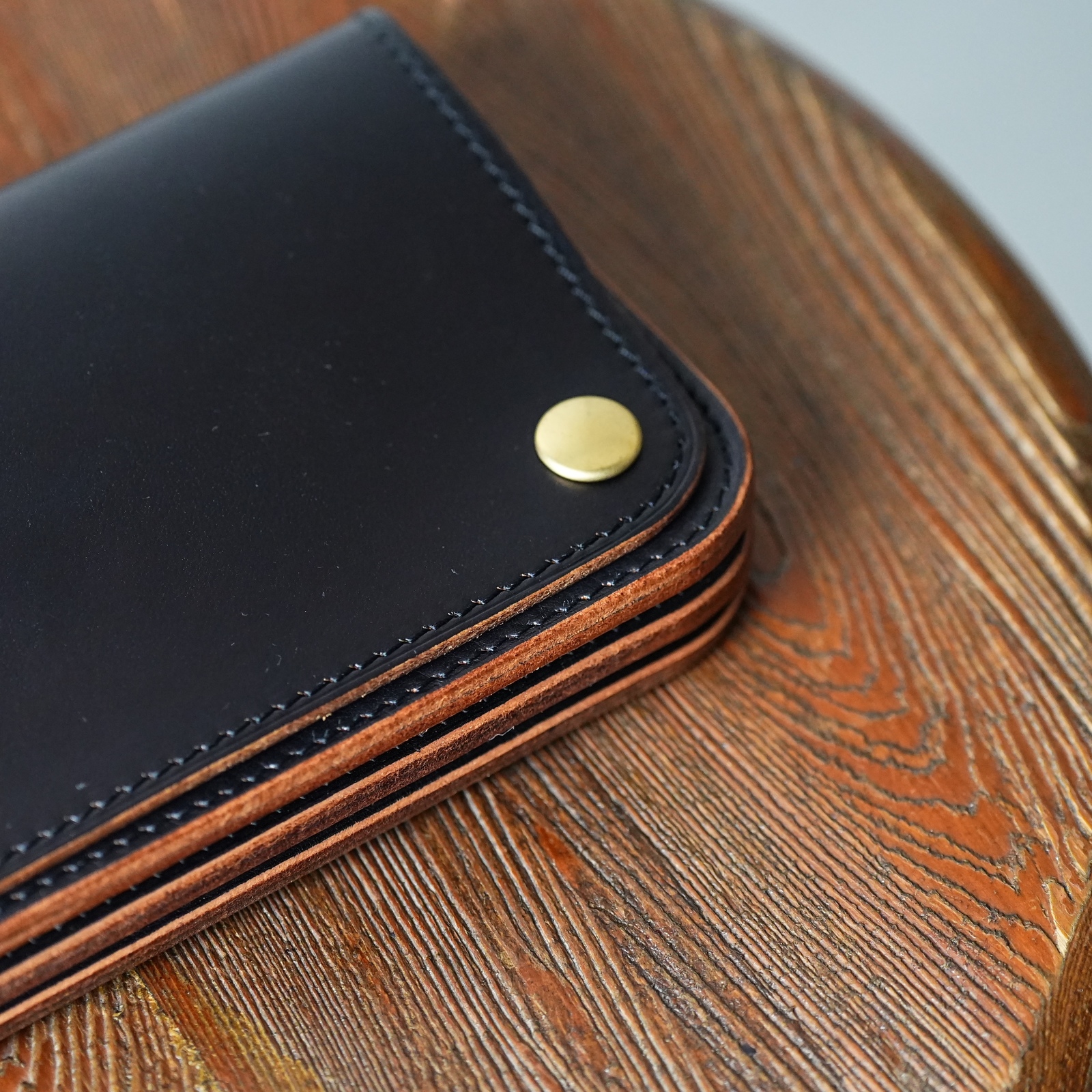 ミドル トラッカーウォレット / Middle Tracker Wallet < 茶芯ブラック
