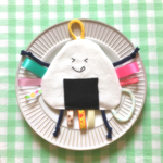 カシャカシャおもちゃ☆おにぎりくん