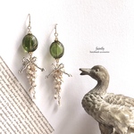 【1点物】しゃらり。かすみ草とリボンのピアス・イヤリング　チェコビーズアクセサリー