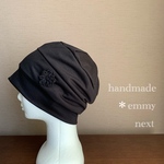 送料無料＊冠婚葬祭用handmadeニットワッチキャップ・ブラック〈取り外せるコサージュ付〉ケア帽子　ケアキャップ