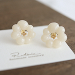   【サージカルステンレスピアス】ぷくぽこお花のピアス　クリーム色
