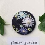 刺繍くるみボタン(ヘアゴム/ブローチ)マーガレット