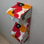 花と蝶　トイレットペーパーホルダーカバー