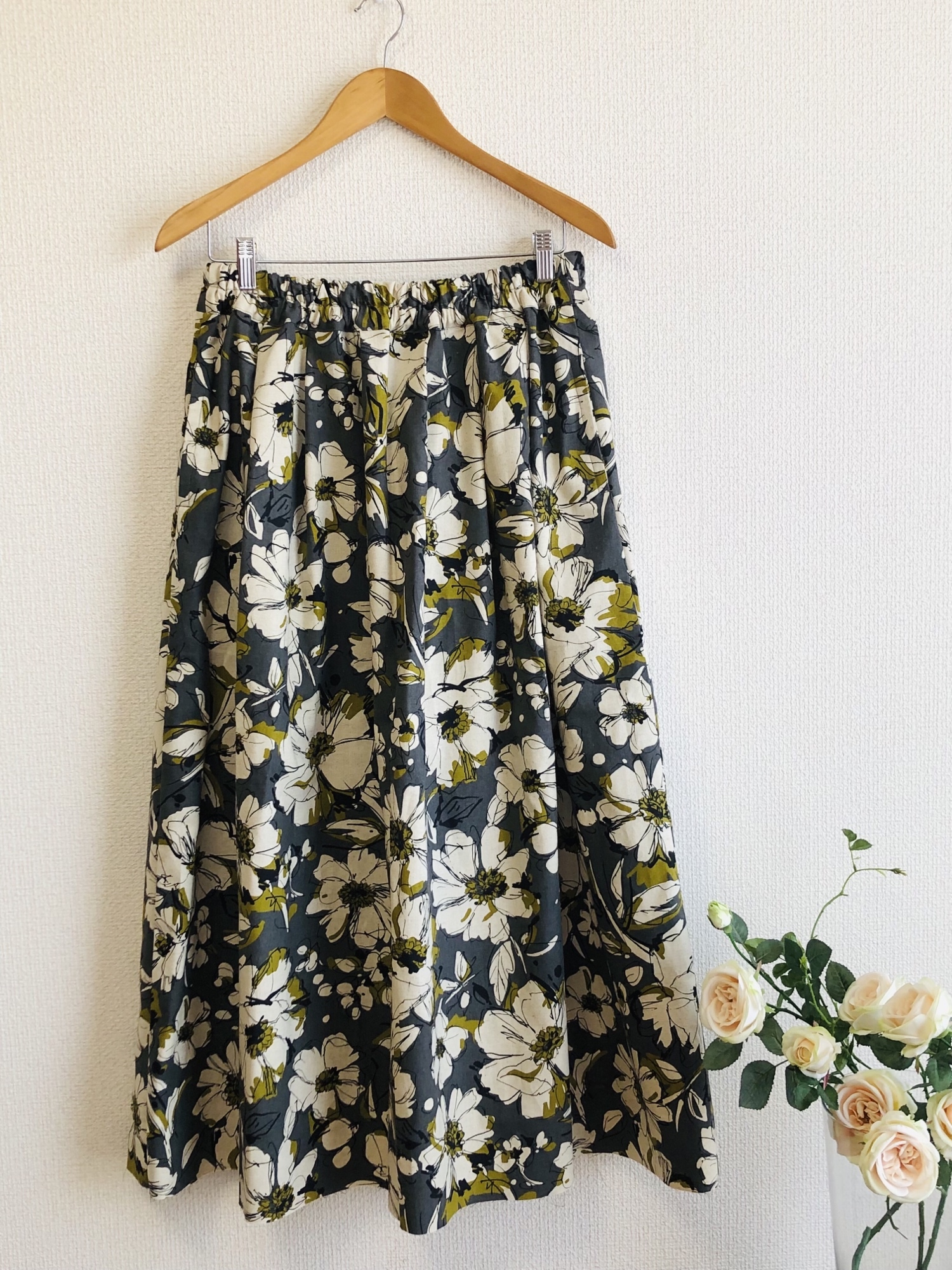 New!コットンリネンのタックギャザースカート✳︎大きなお花のスカート　グレー