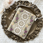 《インド刺繍リボン》スマホポシェット　スマホショルダー　タッセル　華やか　イエロー　パープル　キルト　リバティ