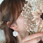 シフォンフラワータッセル　お花　ふわふわ　ふんわり　大ぶり　ガーリー　大人可愛い　ピアス　イヤリング　アクセサリー　フォーマル　ウェディング　ブライダル　お呼ばれ　結婚式　パーティー　前撮り　発表会　