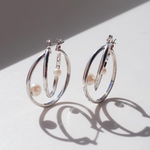 モダンなデザインフープピアス　" sen "collection パールピアス