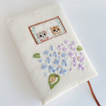 刺繍　ブックカバー文庫サイズ＊紫陽花こねこ