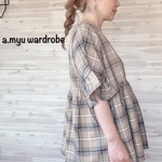 a.myu 薄手のモカチェックふんわり♪涼しいティアードブラウス