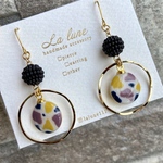 イエロー カラフル ポップ な 丸 と ゴールドフープ のゆらゆら ピアス イヤリング 樹脂 ノンホール