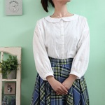 総刺繍の丸襟ブラウス