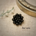 circle motif ブラックビーズのミニサークルブローチ  black・black crochet