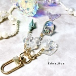 💜揺れるマーメイドテイル🧜🏻‍♀️のニャン魚姫🐱カスタムキーホルダー🫧(付属のメタルチャームはランダムに選ばせていただきます✨)(片耳用耳飾りへの変更可能)レジン ねこ 猫 ネコ