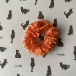 レース編みのフリルシュシュ