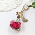 レジン🌼ねこちゃんキーホルダー（紫陽花 赤）バッグチャームに変更できます