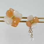 オレンジ　くすみカラーのアシメお花ピアス