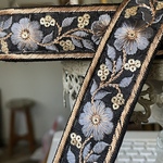 [実物のお色味と違う場合があります] インド刺繍リボン　花　インド刺繍　スパンコール　刺繍リボン　リボン　りぼん　※10月8日よりゆうパケットにて発送