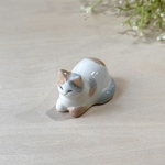 香箱座り猫の置物・箸置き〈パステルミケ〉