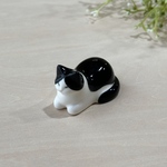香箱座り猫の置物・箸置き〈黒ハチワレA〉