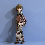 リカちゃんサイズ　🩷🖤黒地にピンクの花柄の浴衣とくすみピンクの帯のセット　巾着付き