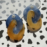 大ぶりアクリルチェーン ブルー×オレンジ ピアス ⭐️ イヤリング べっ甲  大ぶり アクセサリー レトロ 昭和レトロ 古着 韓国 個性的 青 ネイビー クリア パール 花 夏 レトロポップ カラフル